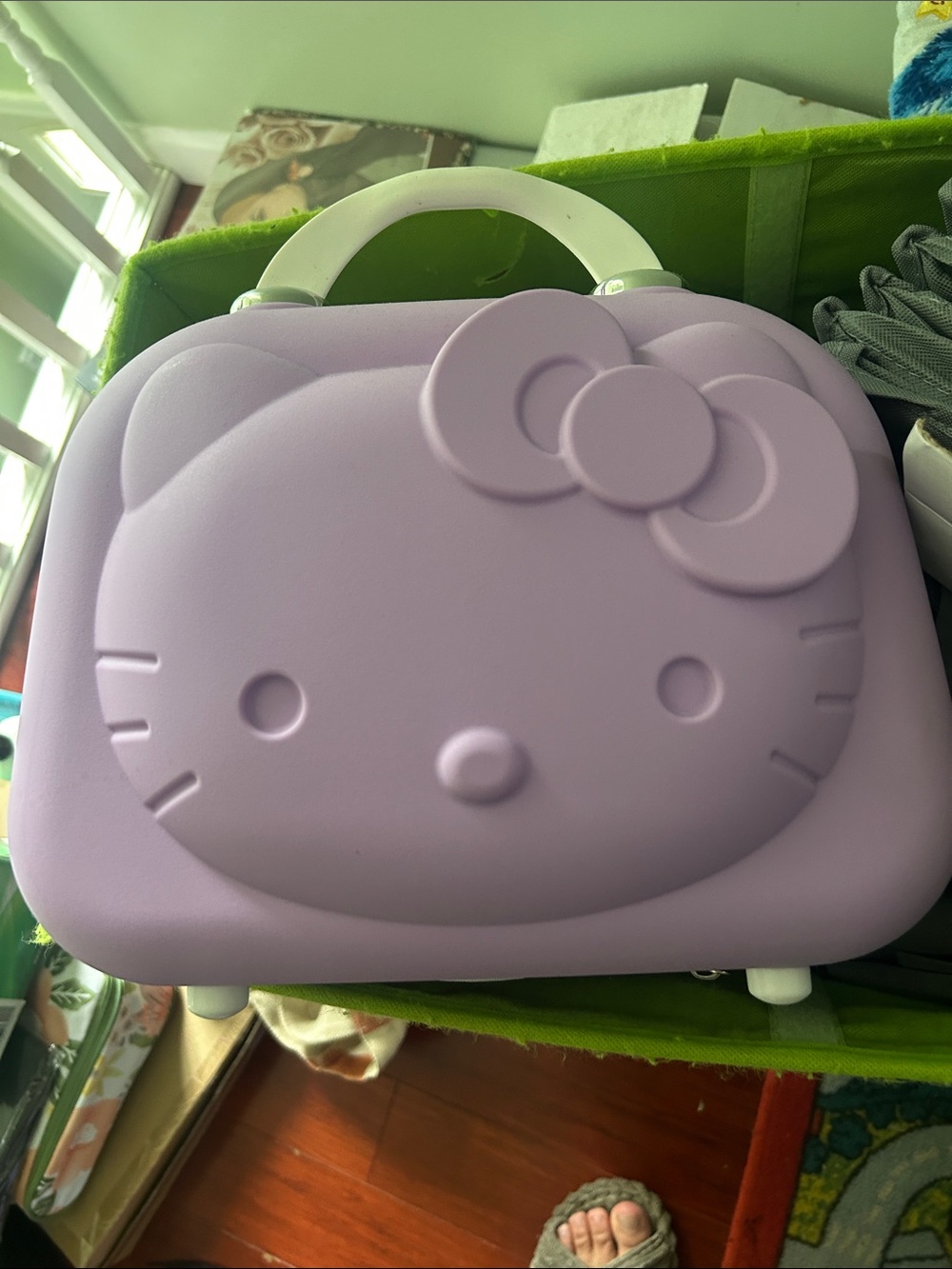Hello Kitty Lilac Carry Case